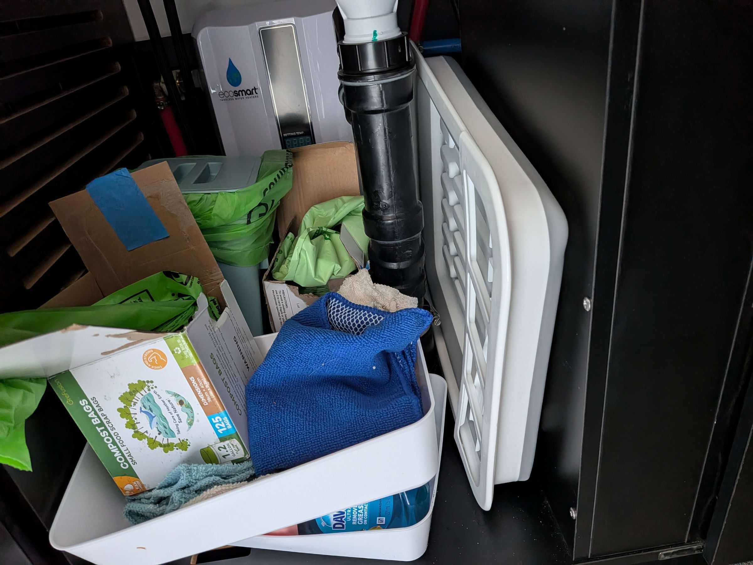 Collapsible dish drainer that fits the Pebble sink (image 3 of 3)